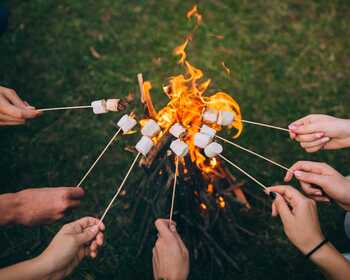 How to Host a Cosy Outdoor Winter Party